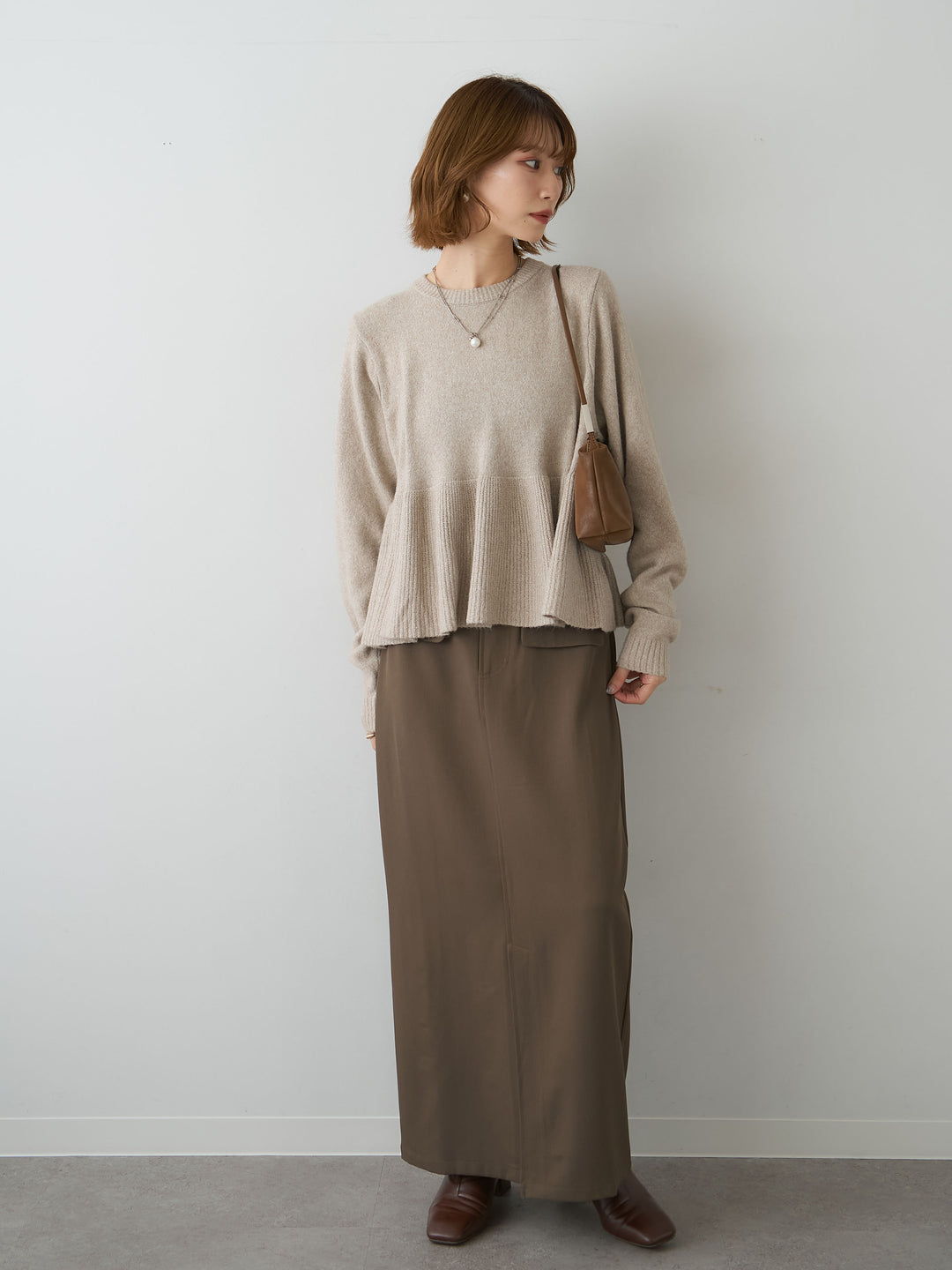 [SET]ペプラムニットプルオーバー+クレープデシンフラップ付きストレートスカート(2set)