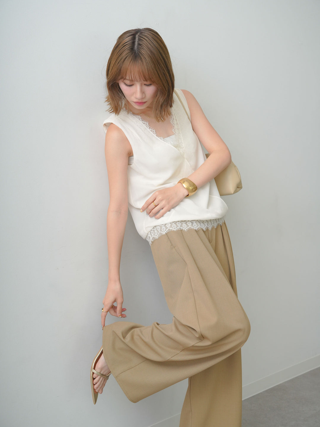 [SET]シフォンレースレイヤードノースリブラウス+クレープデシンタックワイドパンツ(2set)