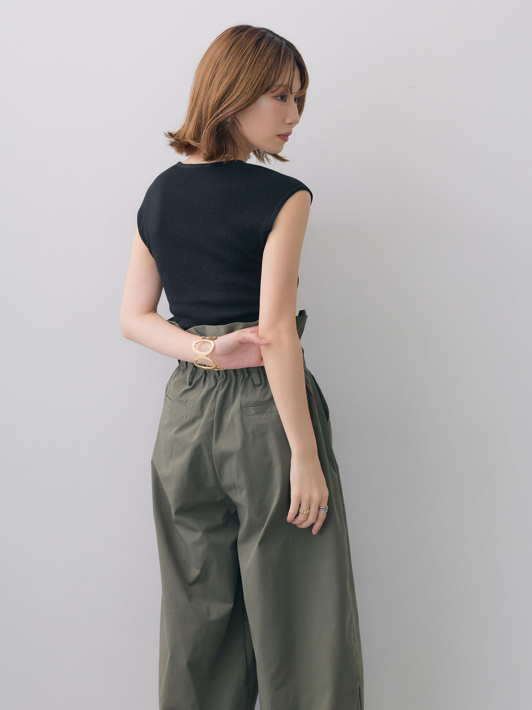 [予約]くるみボタンスリムフレンチニットトップス/black