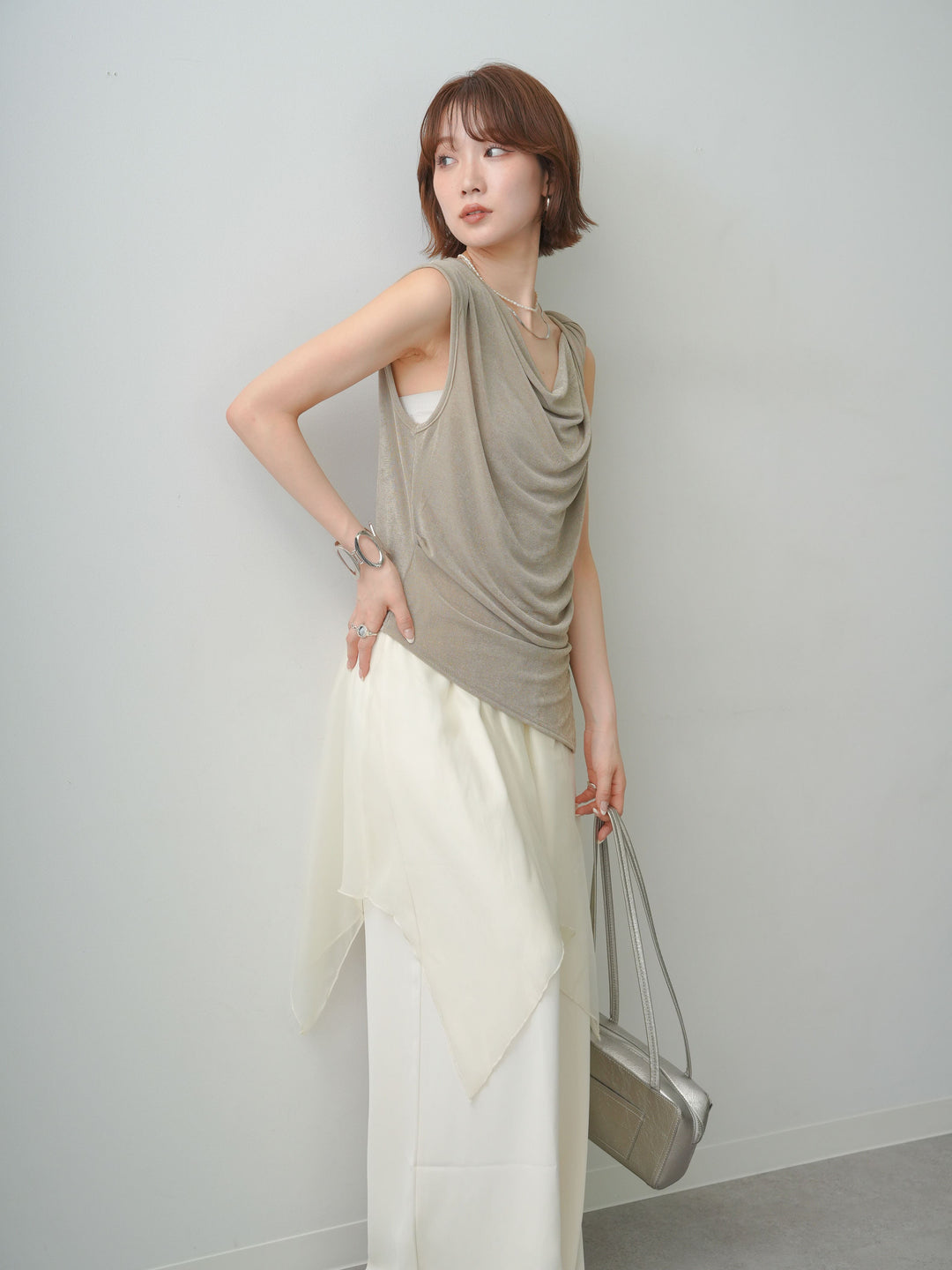 [予約]ツイストショルダーアシメドレープトップス/beige