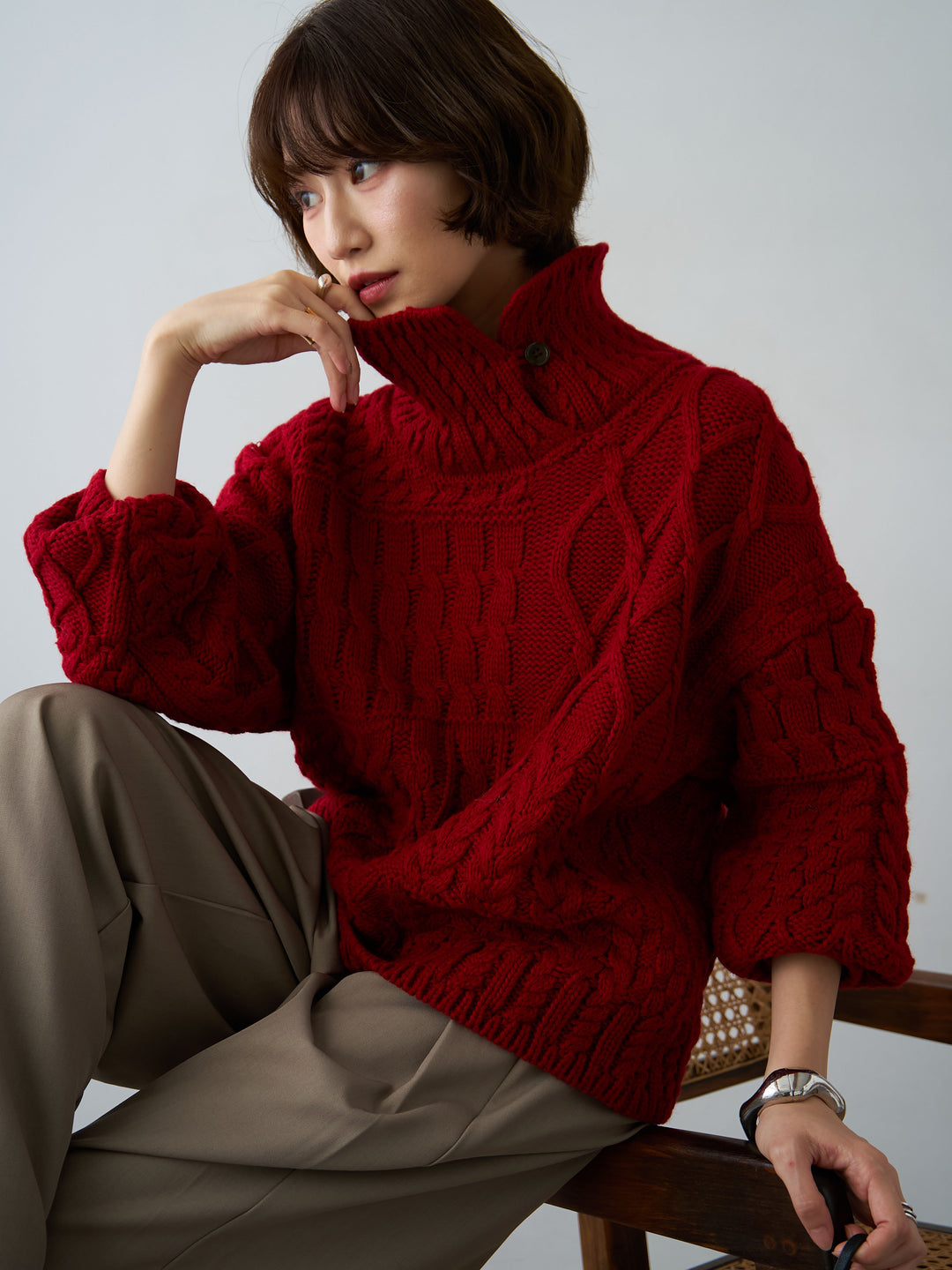 [予約]ネックボタンミックスケーブルニットトップス/red
