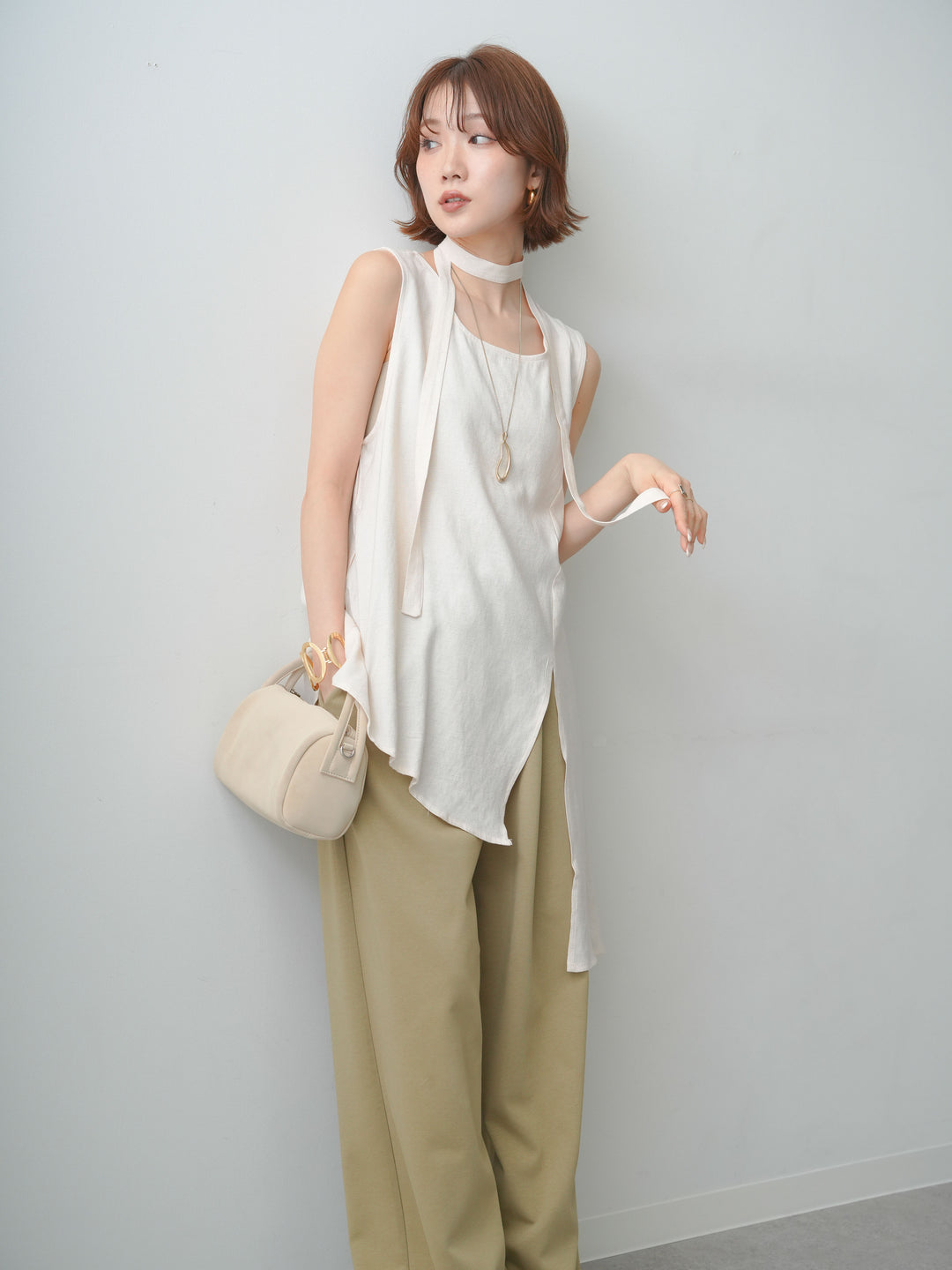 [予約]タイ付アシメヘムノースリトップス/ivory