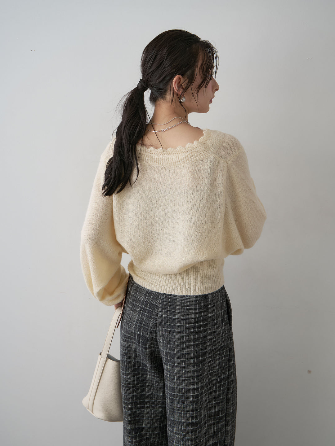 [予約]スカラップVネックドルマンニットトップス/ivory