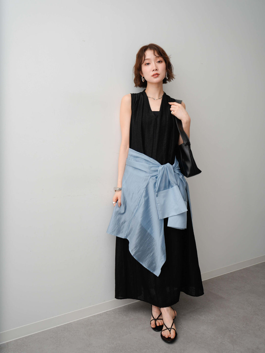 [予約]ショルダーギャザーVネックノースリワンピース/black