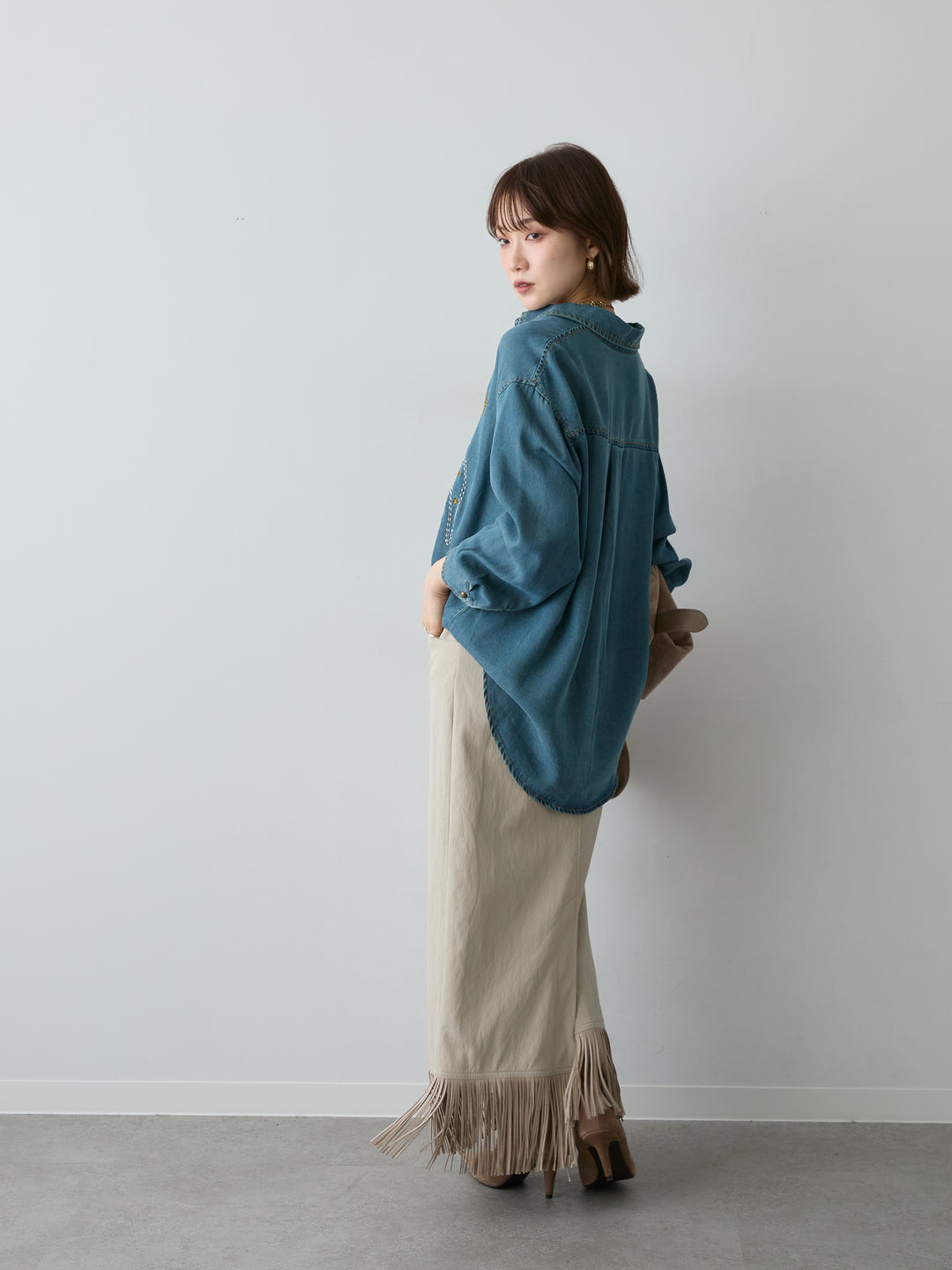 [SET]モチーフ刺繍デニムシャツ+レザータッチフリンジスカート(2set)