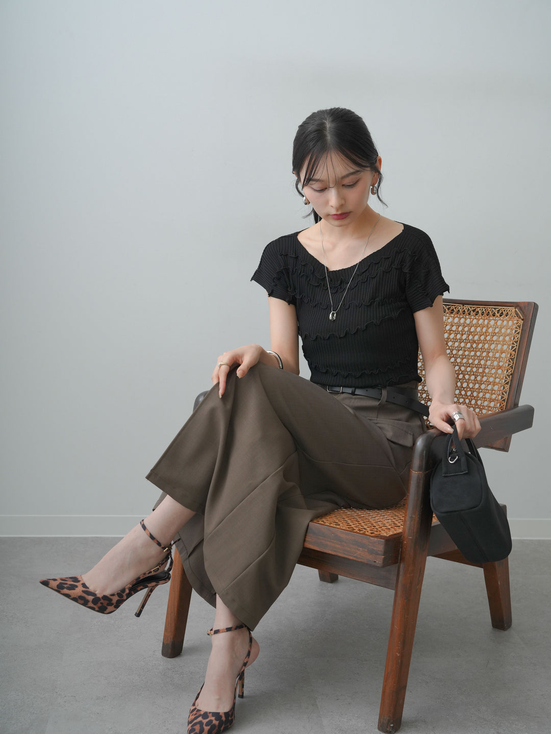 [SET]ランダムメローリブニットトップス+クレープデシンフラップ付きストレートスカート(2set)