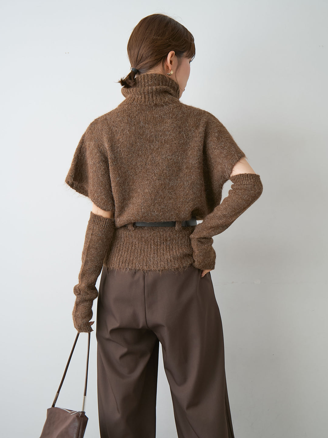 [予約]アームウォーマー付ベルテッドニットトップス/brown