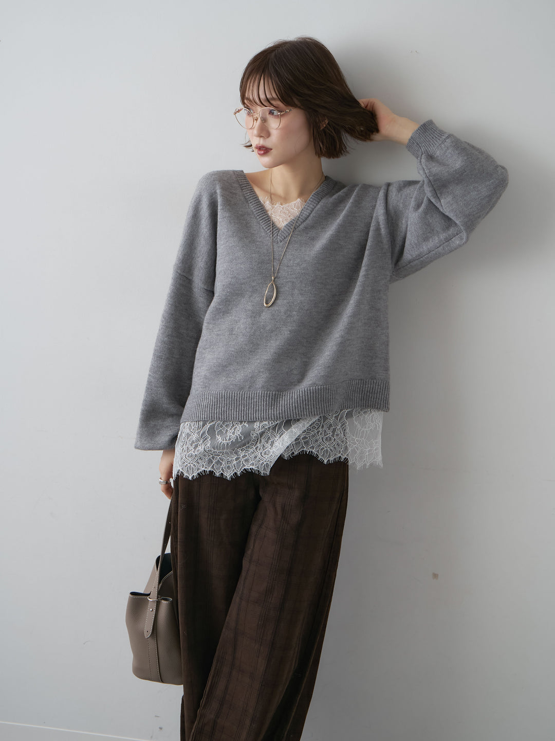 [予約]アルパカタッチレースドッキングVネックニットトップス/mokugray