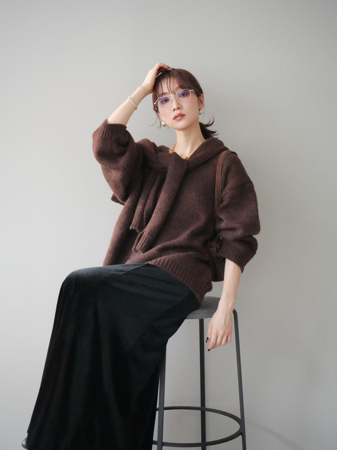 [予約]ストール付きVネックニットプルオーバー/brown