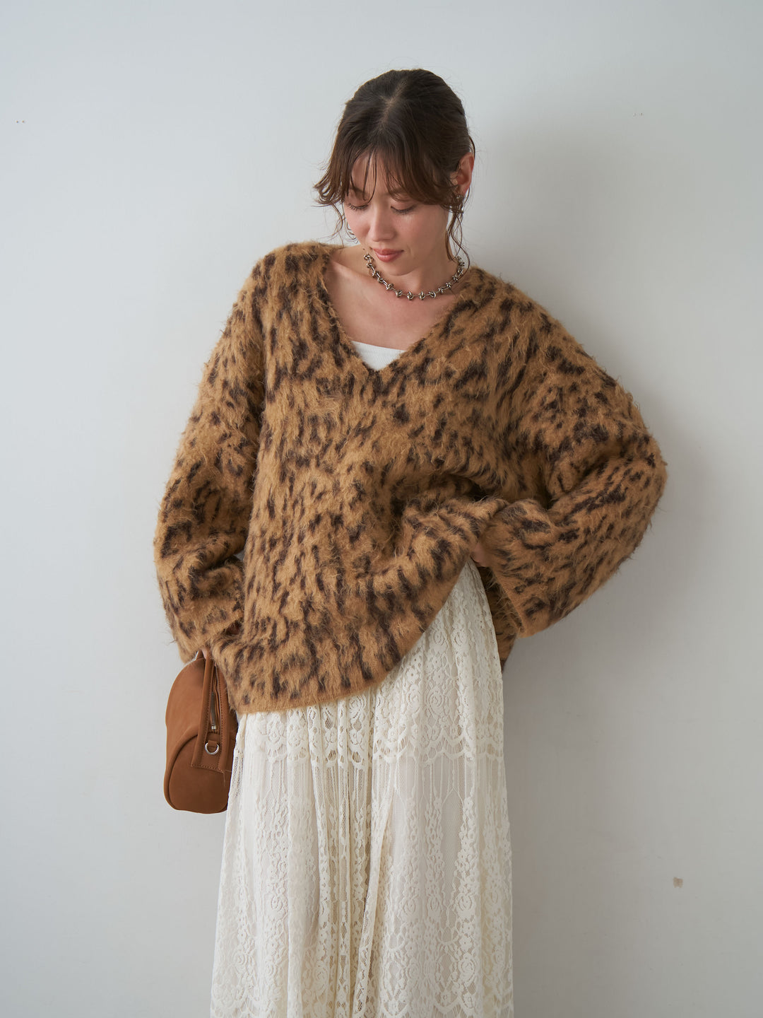 【預購】豹紋V領毛絨針織衫/駝色