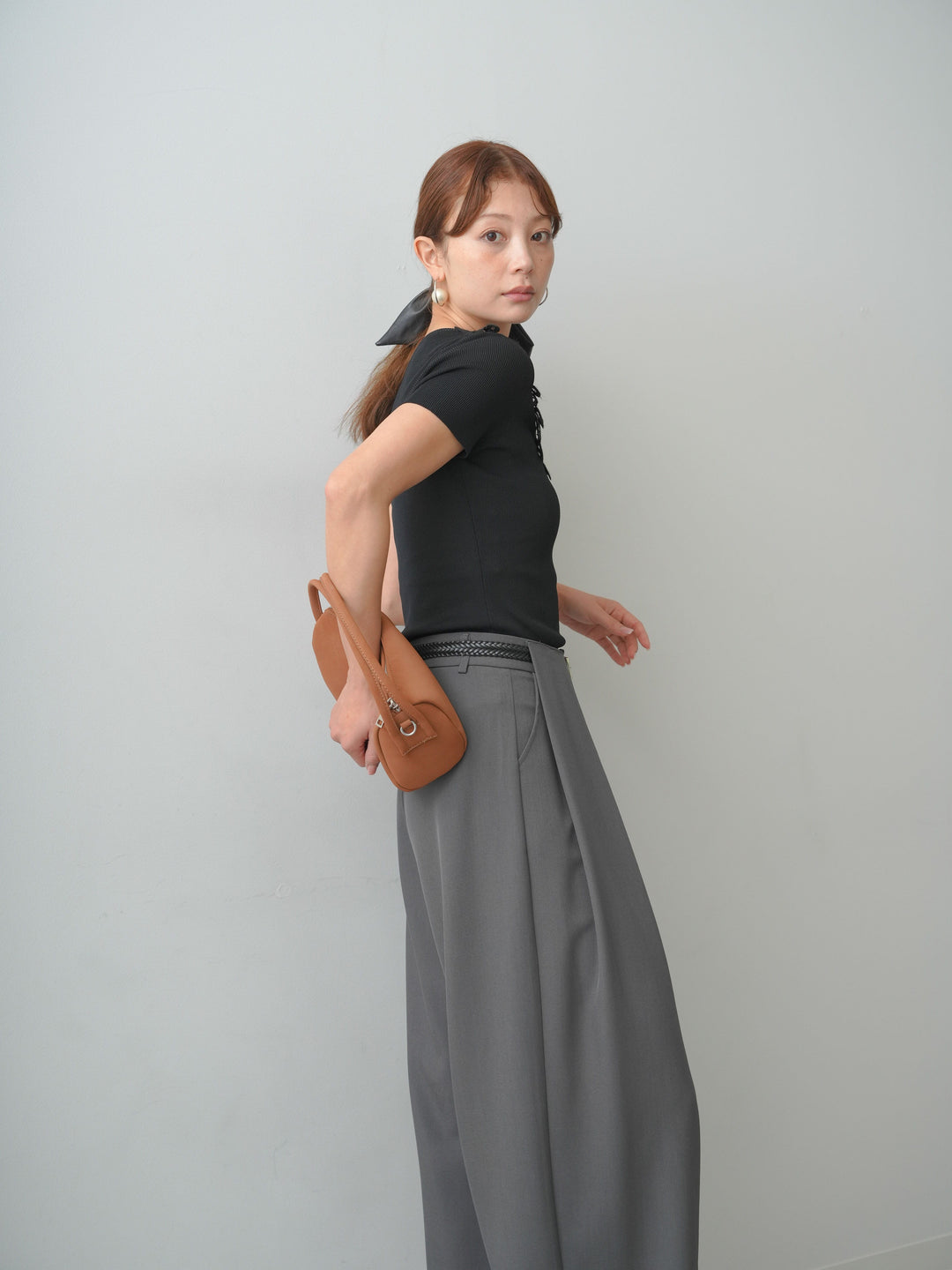 [予約]アシメフラワーレースVネック半袖ニットトップス/black