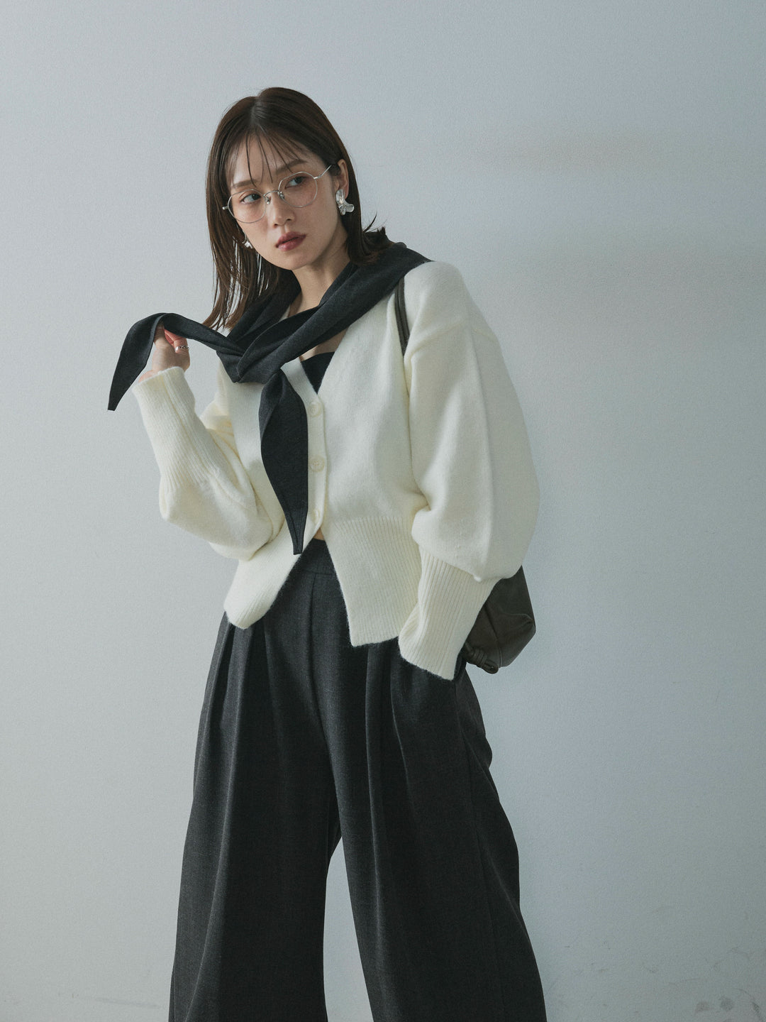 【Allure】[SET]アルパカタッチVネックカーディガン+スカーフ付ワイドパンツ(2set)