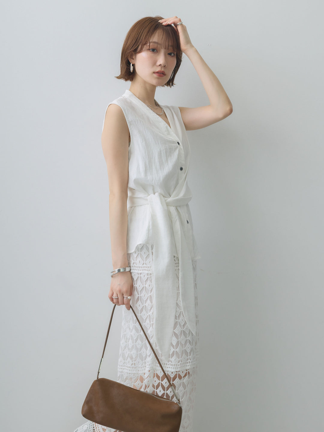 [予約]巻きデザインノースリブラウス/white