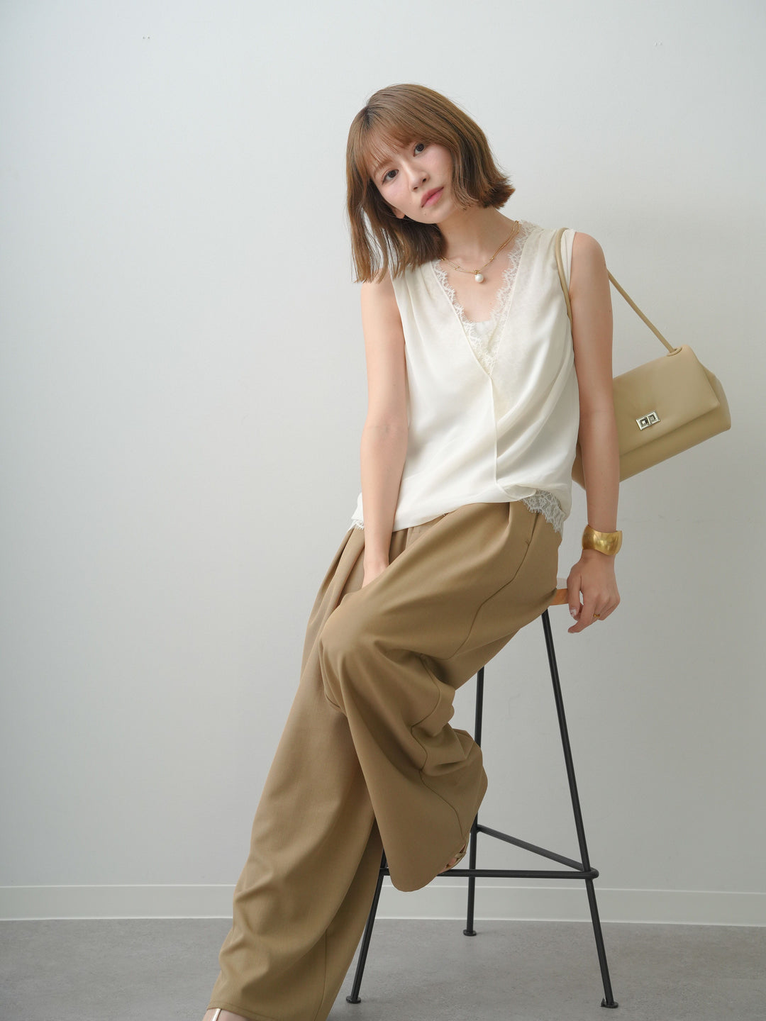 [SET]シフォンレースレイヤードノースリブラウス+クレープデシンタックワイドパンツ(2set)