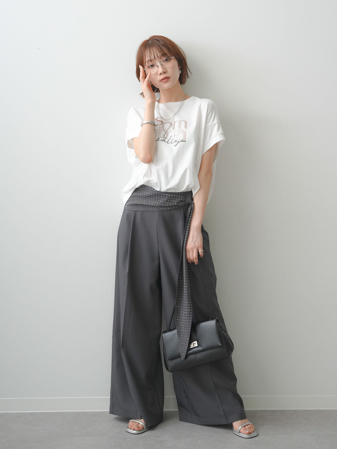 [SET]立体ロゴエンボスTEE +ビジューベルトタックワイドパンツ(2set)