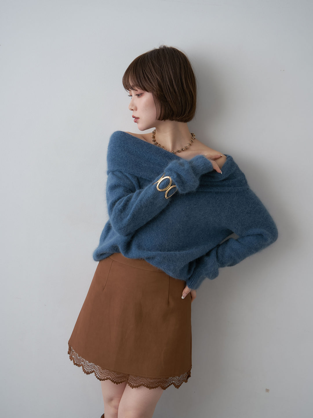 【套裝】露肩柔軟毛絨針織上衣+蕾絲邊皮革質感迷你裙（兩件套）