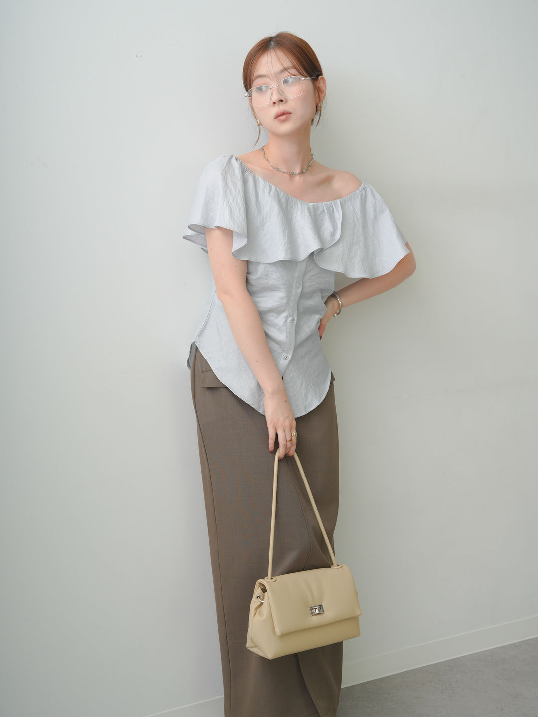 [SET]ラッフルオフショルブラウス+クレープデシンフラップ付きストレートスカート(2set)