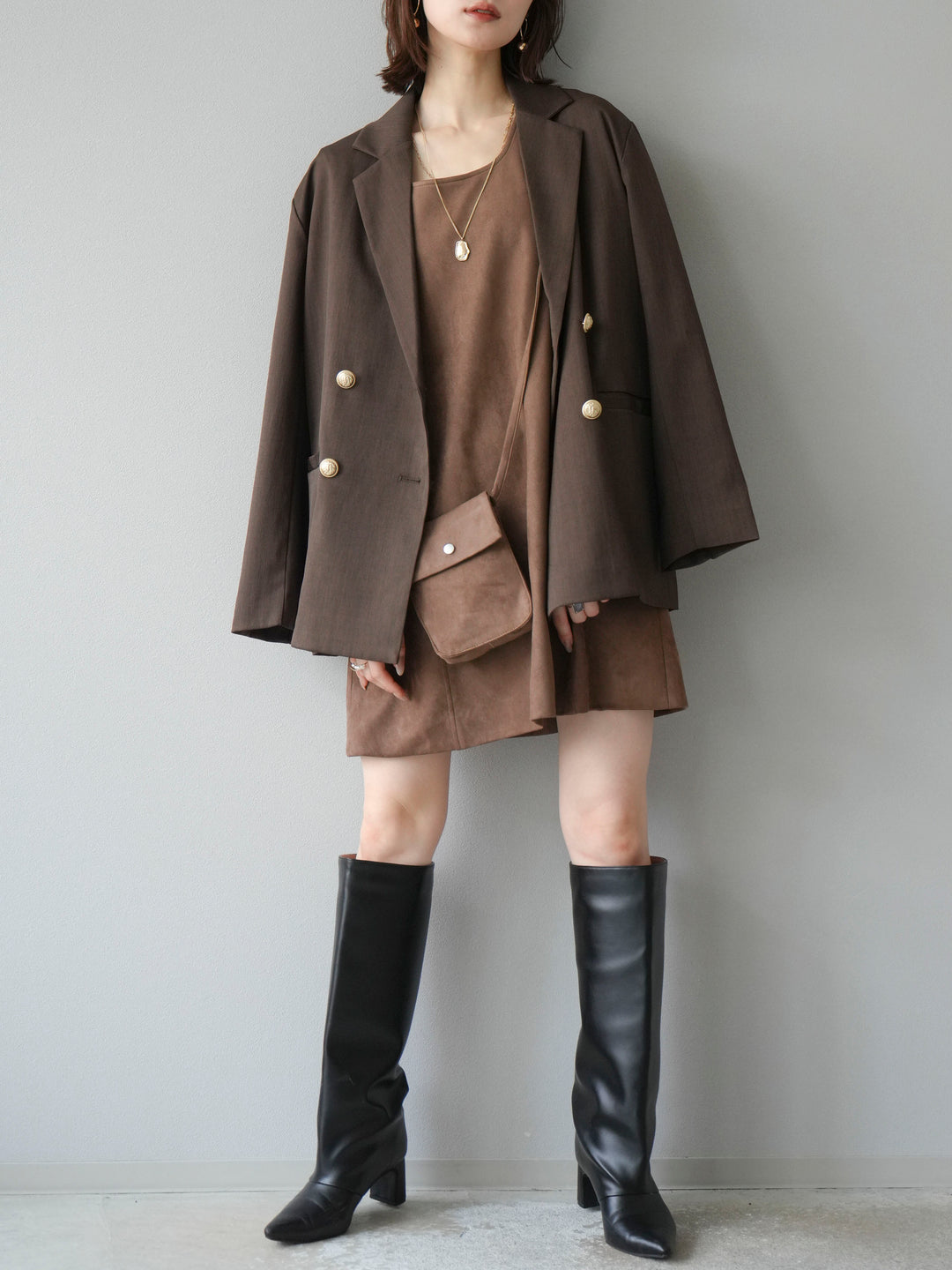 [SET]ゴールドボタンツイルダブルテーラードジャケット+ショルダーポーチ付スウェードミニワンピース(2set)