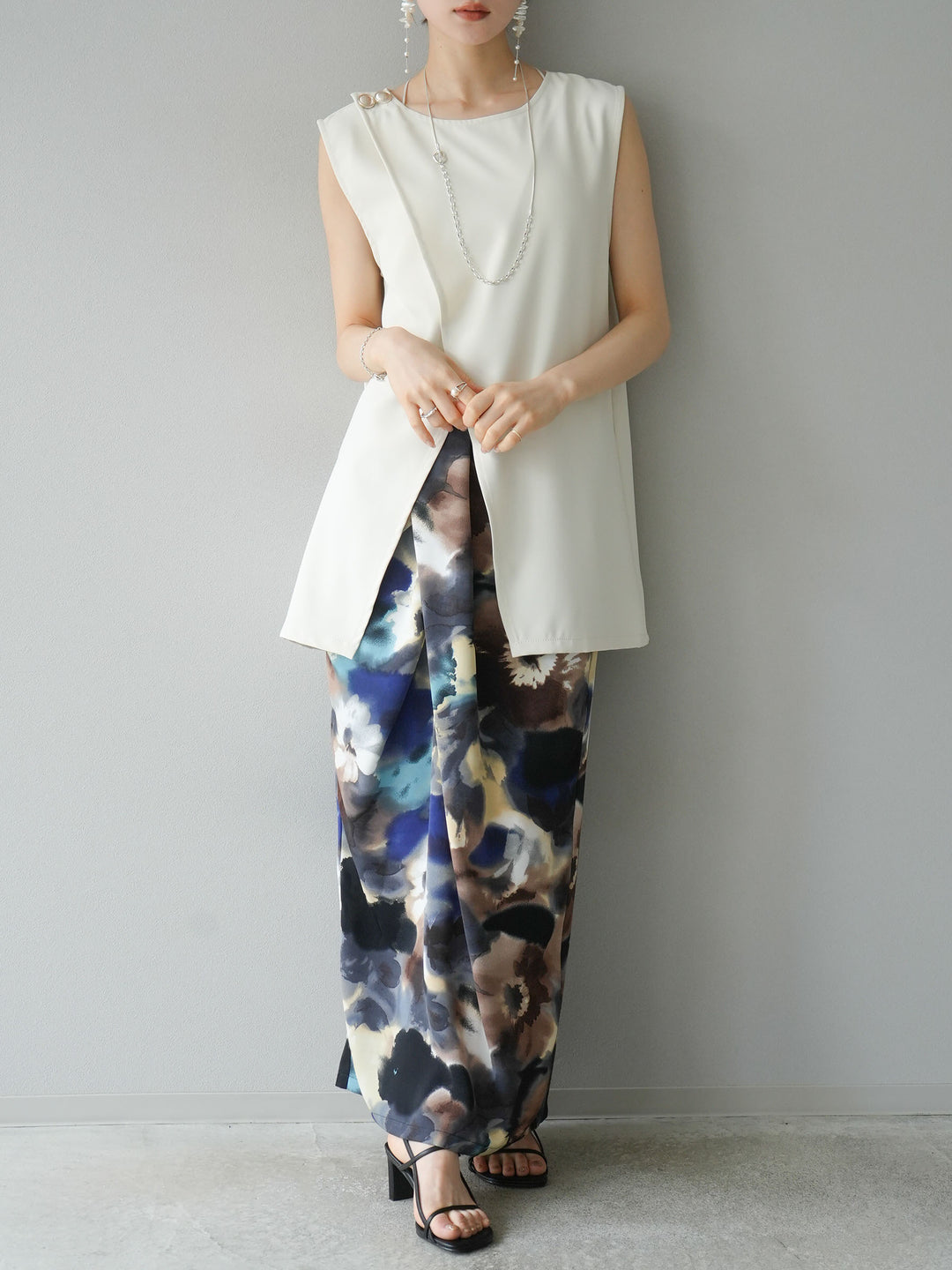 [SET] Layered design vest + watercolor print tuck I-line skirt (2set)