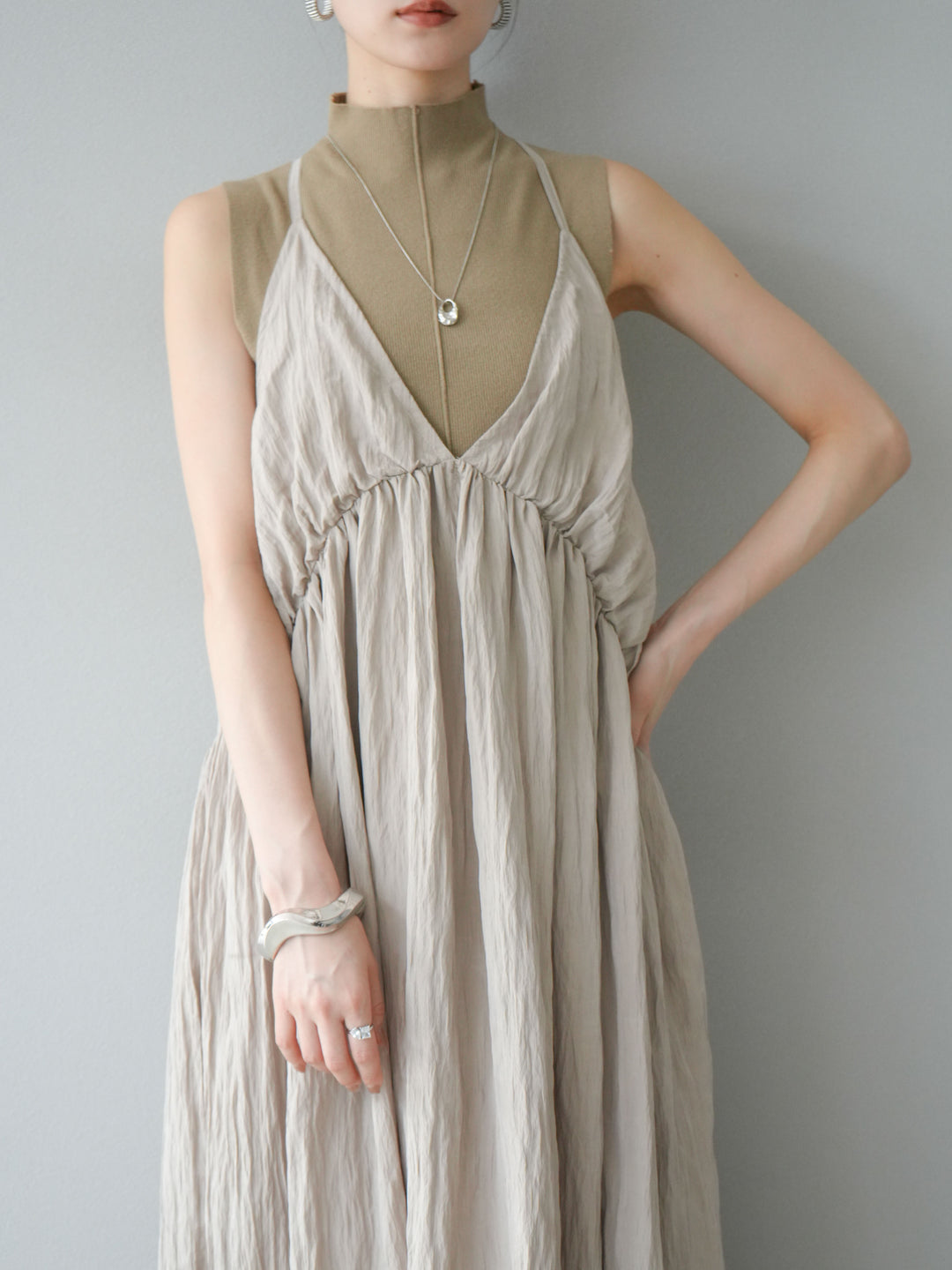 [予約]シボ加工シャイニーキャミワンピース/ベージュ