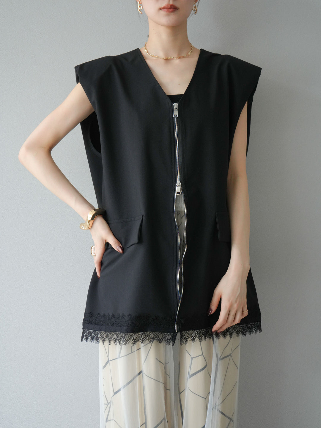 [預購] 雙拉鍊蕾絲下擺背心/黑色
