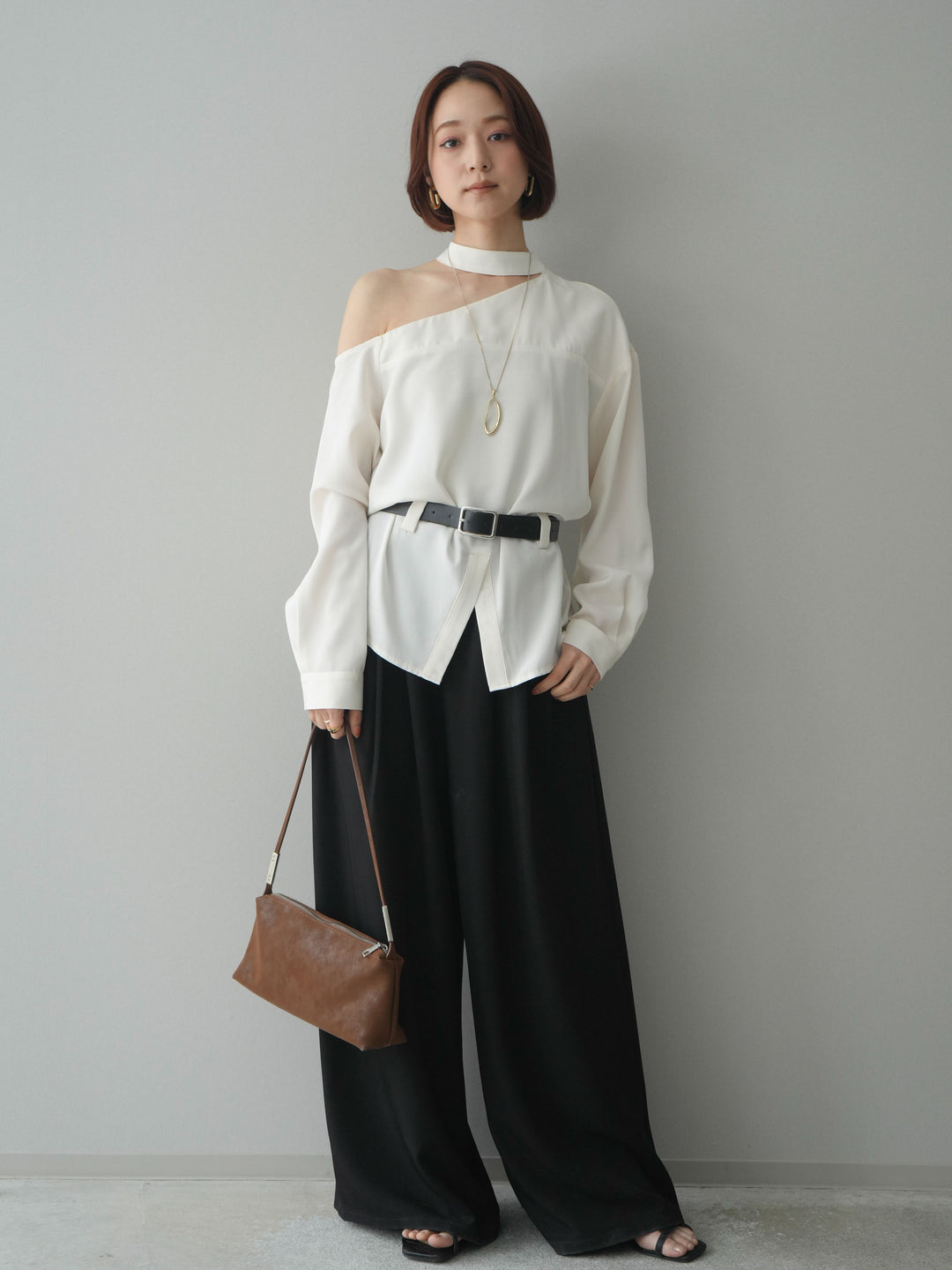 [SET]ベルト付ワンショルダースリットブラウス+ベルト付ワンショルダースリットブラウス(2set)