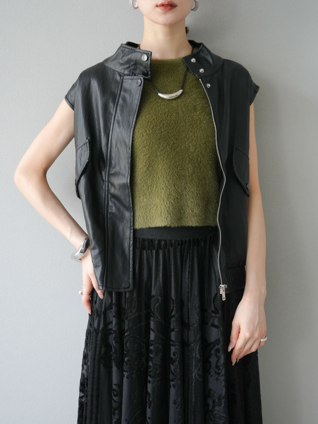 [予約]スリーブレスフェイクレザーブルゾン/ブラック