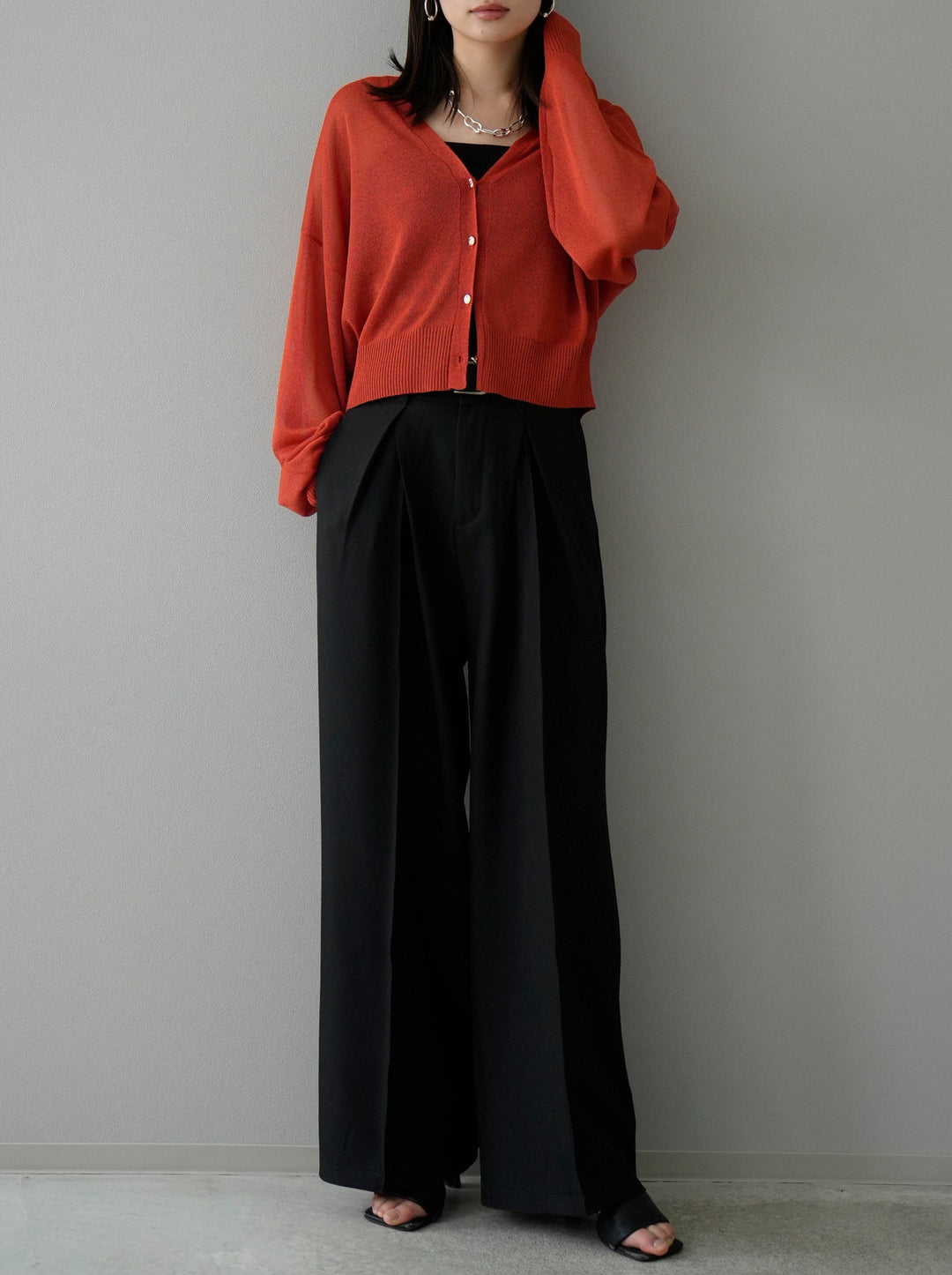 【套裝】Lamesia針織開襟衫+雙肩帶剪裁羅紋胸罩吊帶背心+設計褶邊闊腿褲L（3件組）