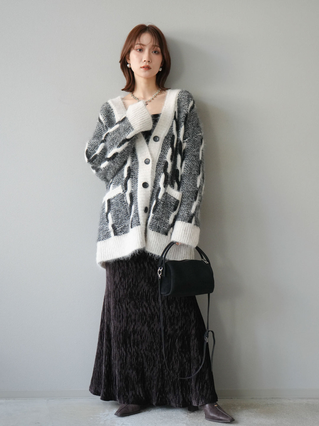 [SET]バイカラー編み込みデザインニットカーディガン+ベロアプリーツナロースカート(2set)