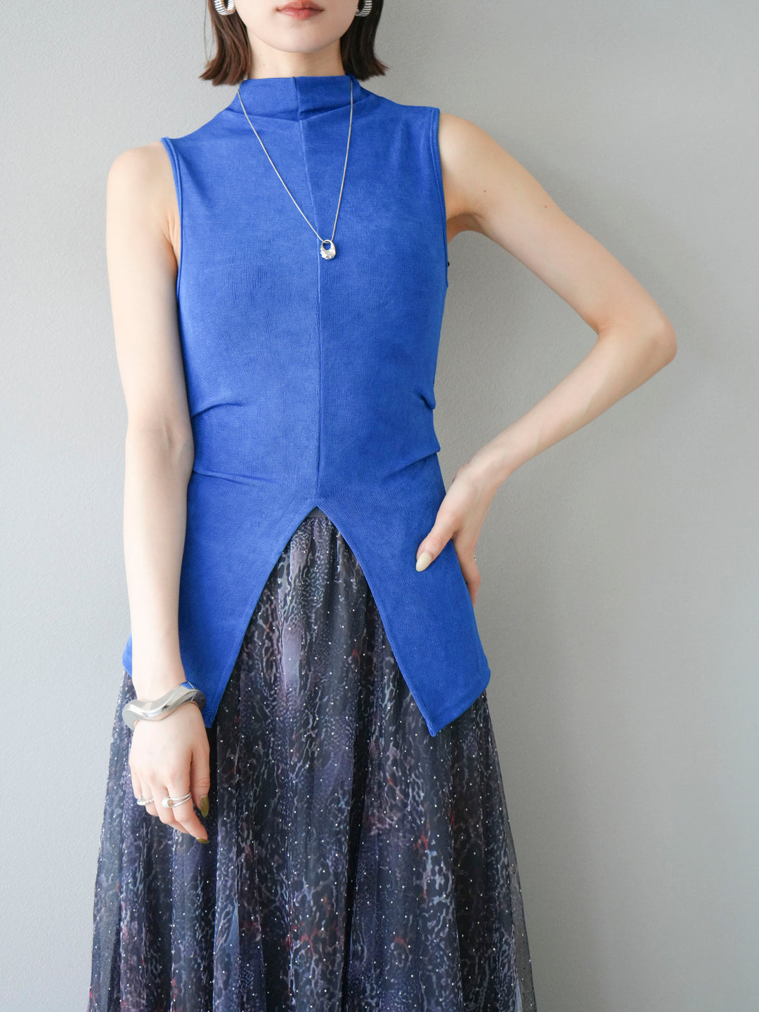 [予約]フロントスリットレーヨンニットトップス/ブルー