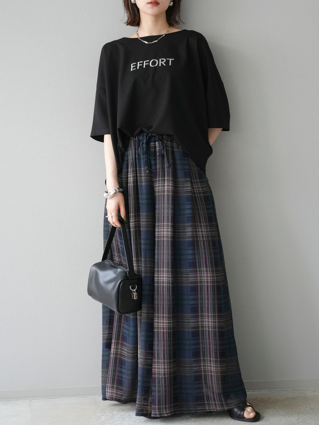 [套裝] 不同材質金屬標誌刺繡 x 印花T卹 + 透視格紋寬鬆褲（2 件套）