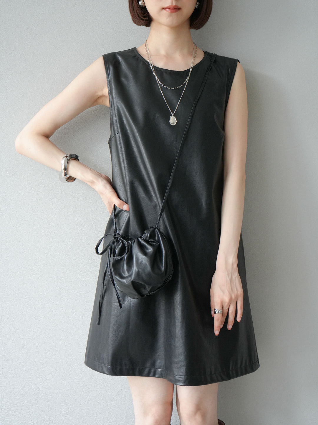 [予約]ショルダーポーチ付レザーミニワンピース/ブラック