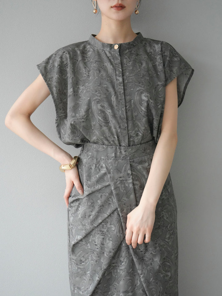 [予約]ペイズリープリントゴールドボタンブラウス/グレー