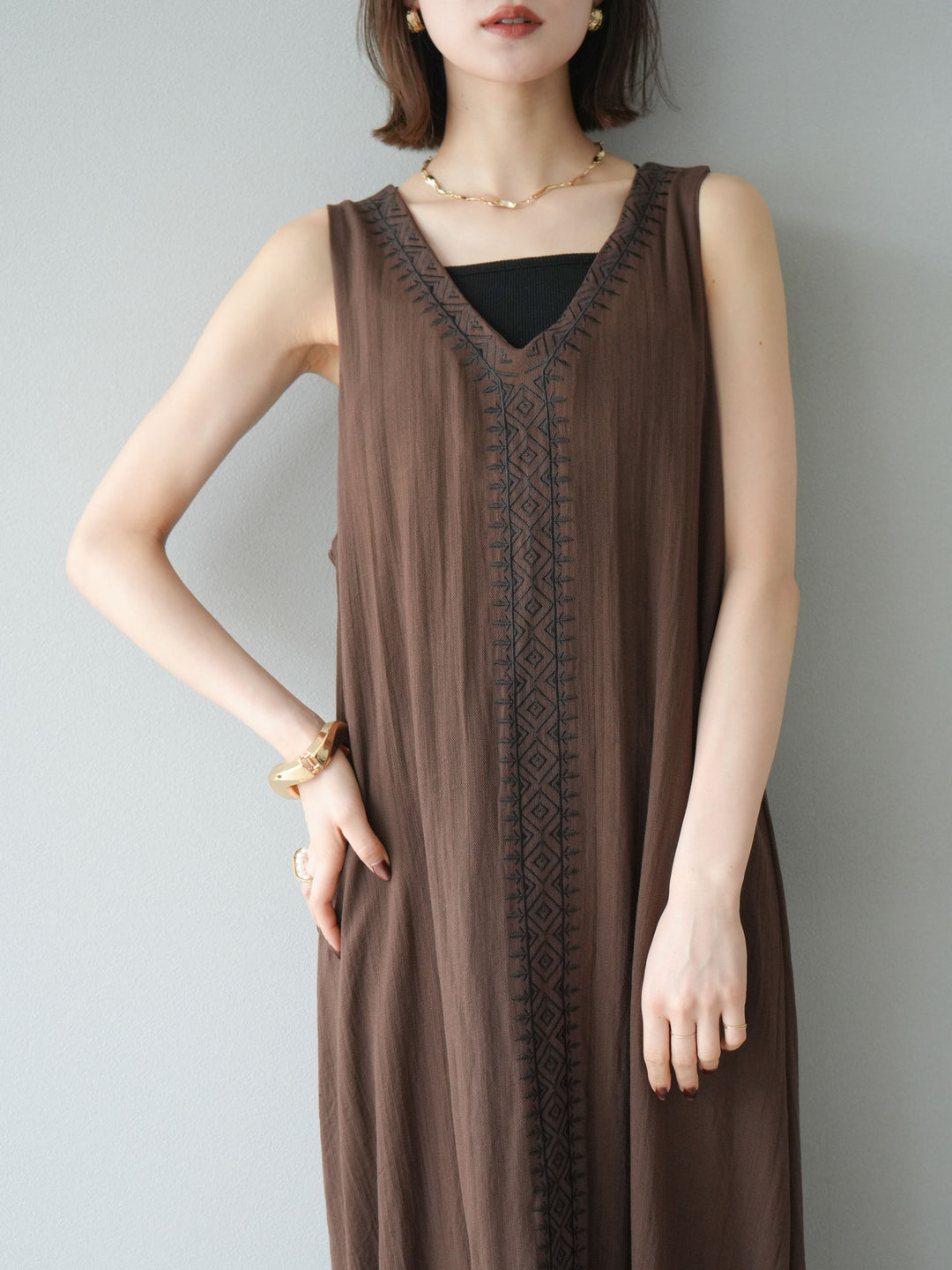 [予約]刺繍Vネックワンピース/ブラウン