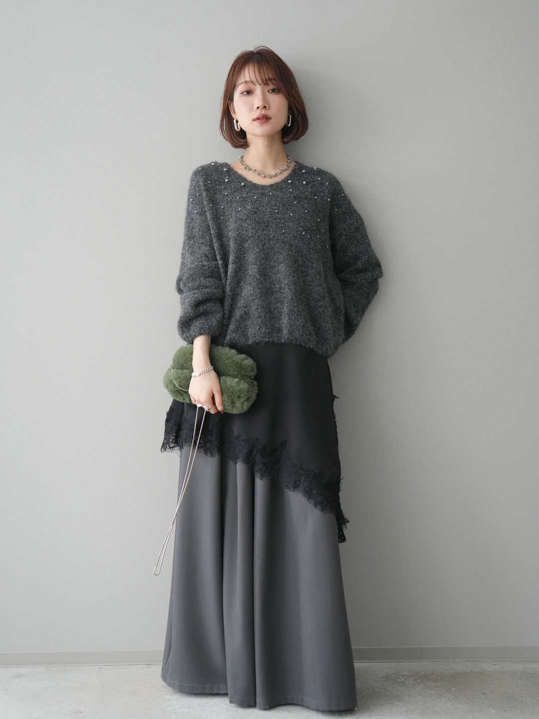 [SET]パール×ビジューVネックニットプルオーバー+アシンメトリーサテンレースキャミソール+テープベルトタックバギーパンツ(3set)