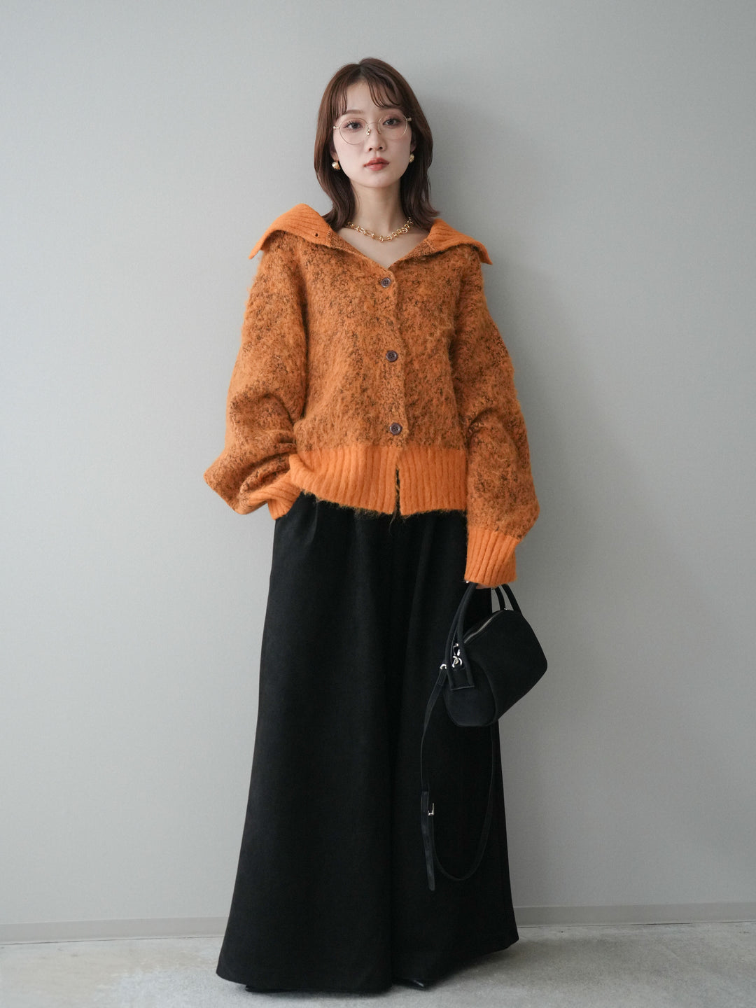 [予約]モチーフベルト付スエードタックワイドパンツ/black