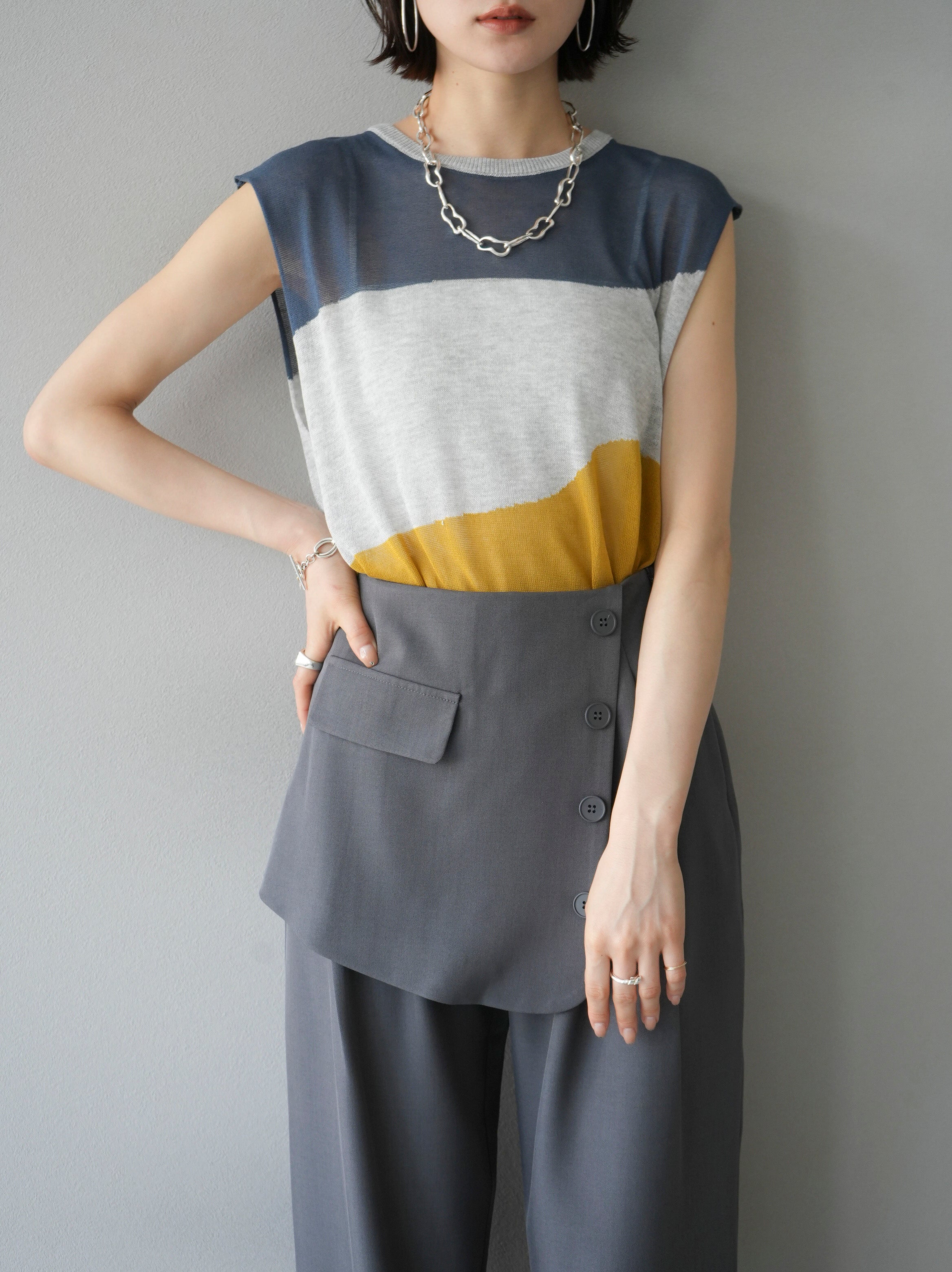 予約]バイカラーシアーニットノースリーブ/グレー – Lumier