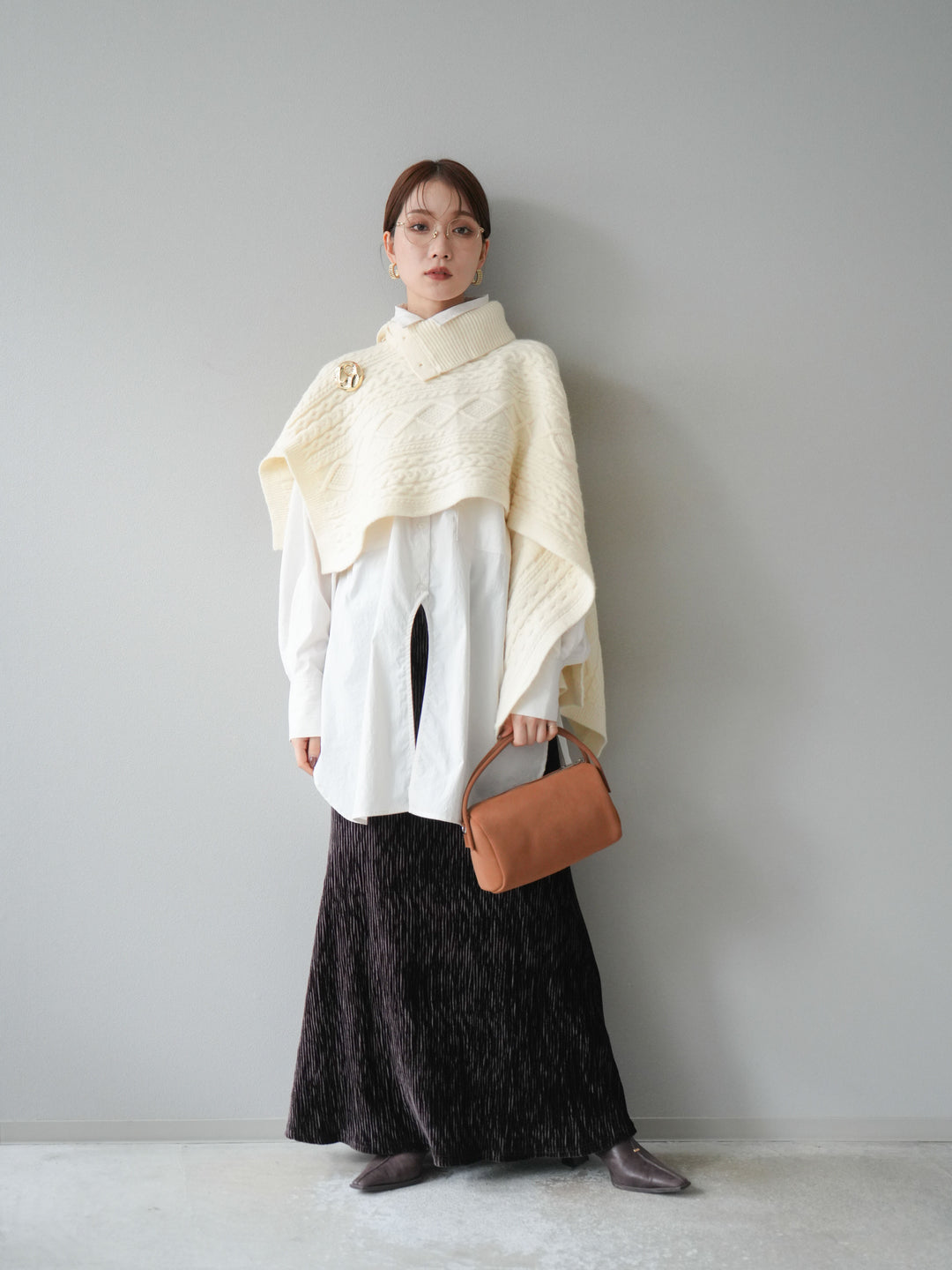 [予約]ケーブル編みニットケープ/ホワイト