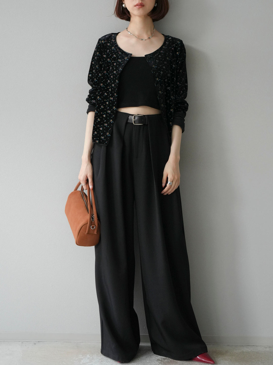 [預購] 皮帶環設計寬褲/黑色