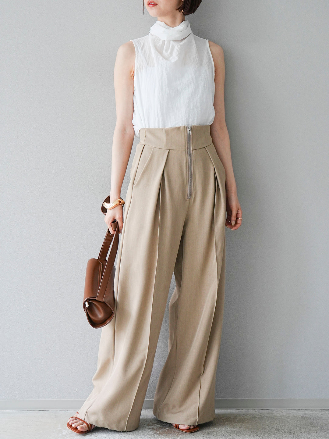 [SET] 後繫帶無袖上衣 + 拉鍊褶襉寬褲 (2 套)