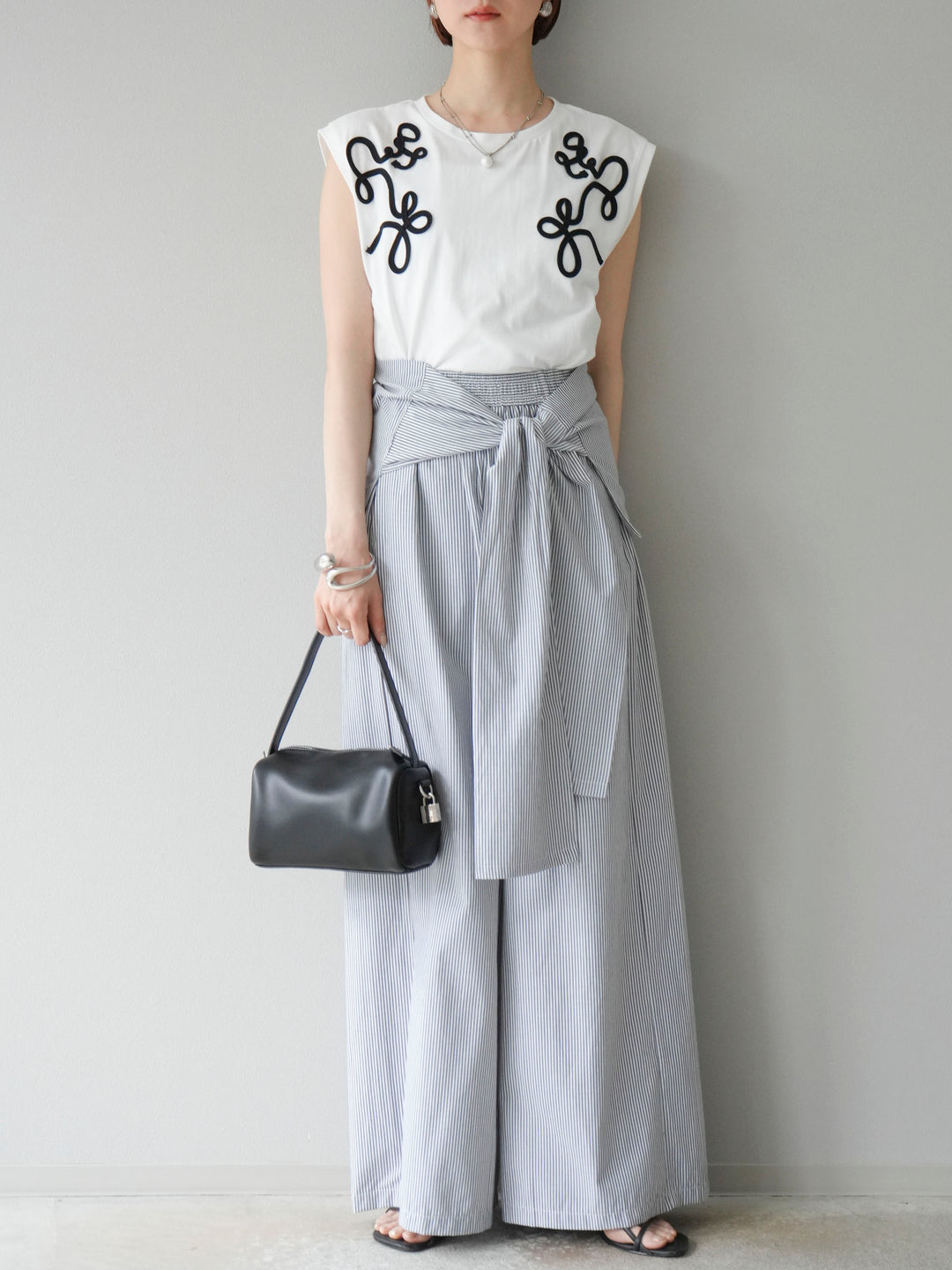 [SET]コード刺繍フレンチスリーブTシャツ+ウエスト巻きストライプイージーパンツ(2set)