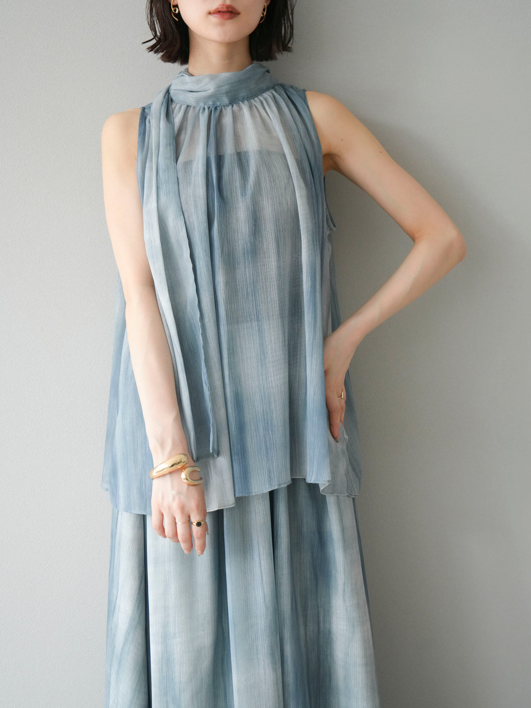 [予約]ニュアンスシアーホルターネックブラウス/グリーン