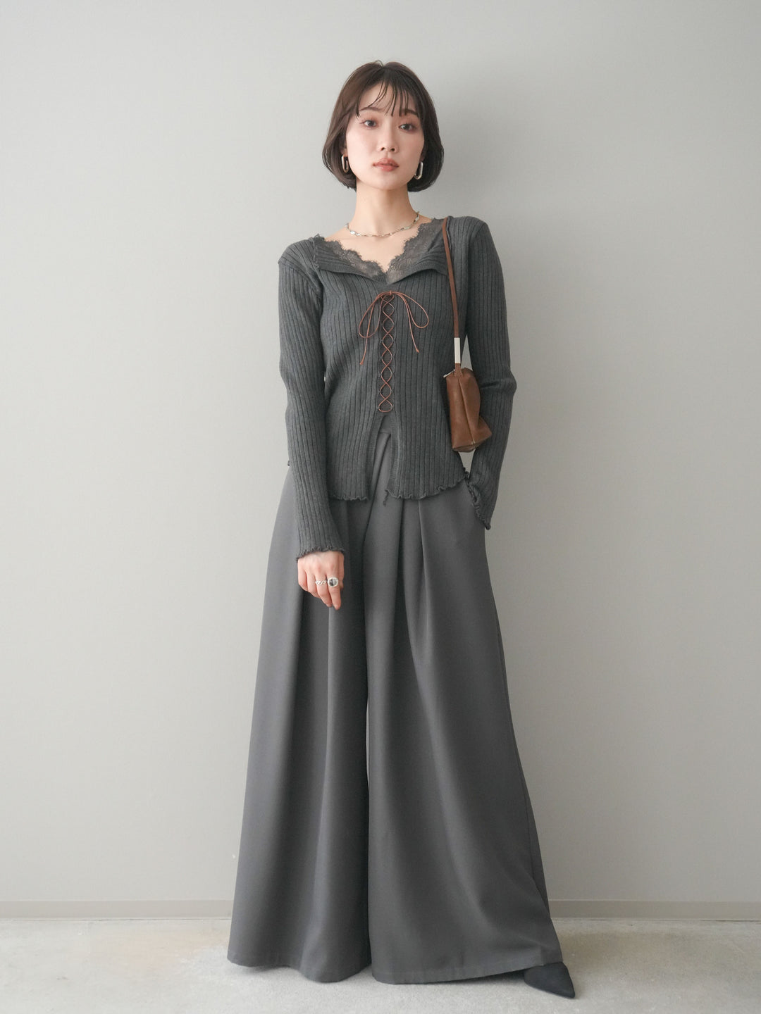 [予約]レースネックレースアップリブニットトップス/gray
