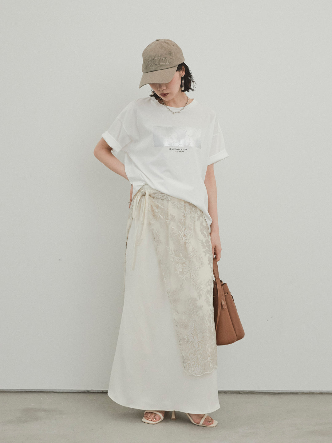 [D] 薄紗提花裹身長裙/米色