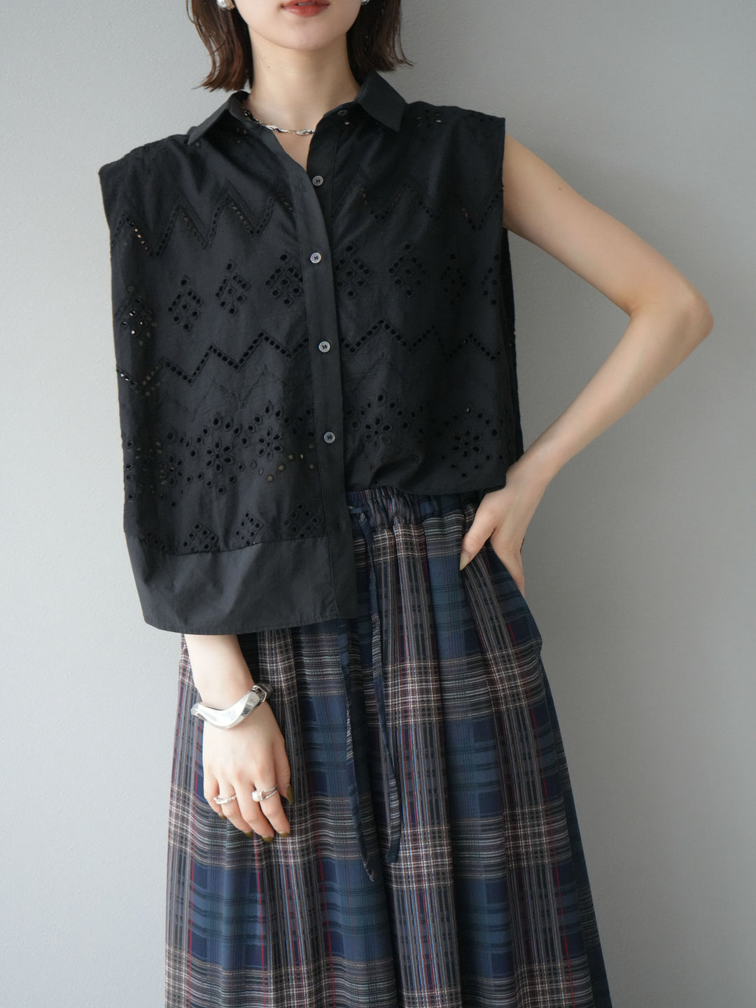 [予約]エンブロイダリーレースタックショルダーブラウス/ブラック