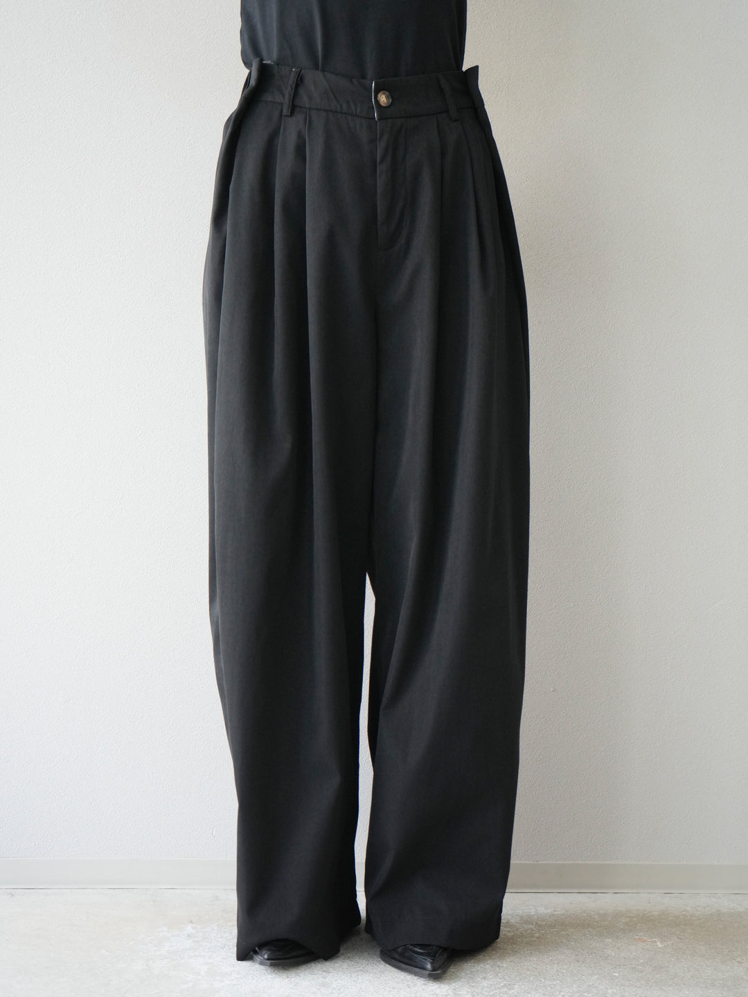 [予約]タックデザインワイドパンツ/ブラック