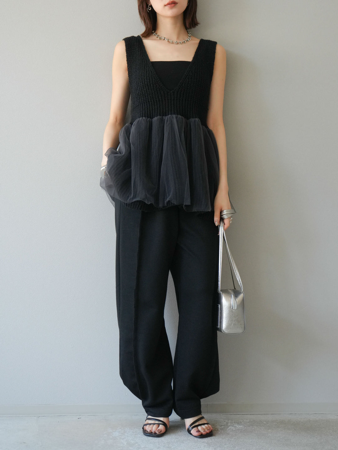 [SET] 薄紗層疊荷葉邊針織背心 + 兩用設計運動褲（2 件組）