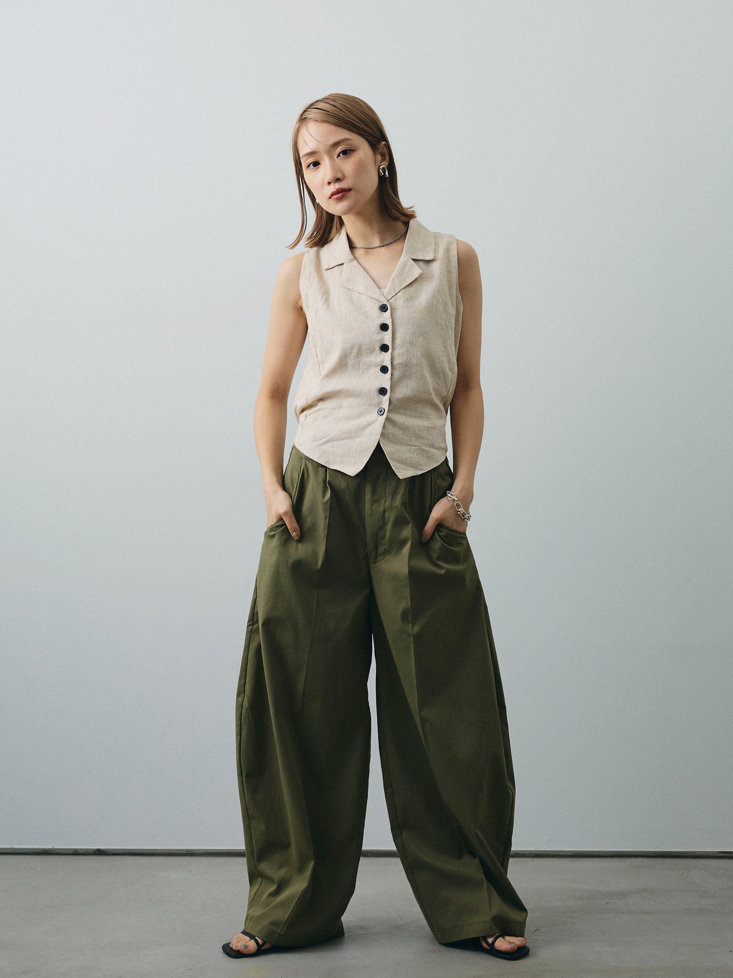 予約]コクーンワイドチノパンツ/カーキ – Lumier