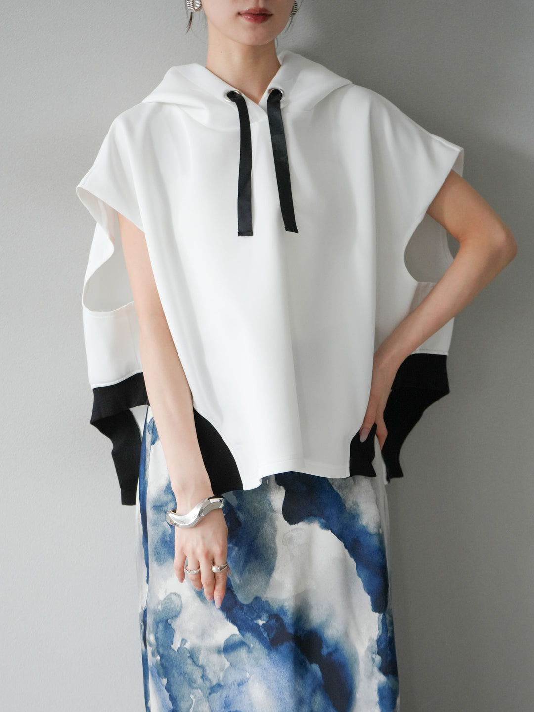 [予約]アシンメトリードルマンバックZIPフーディー/オフホワイト