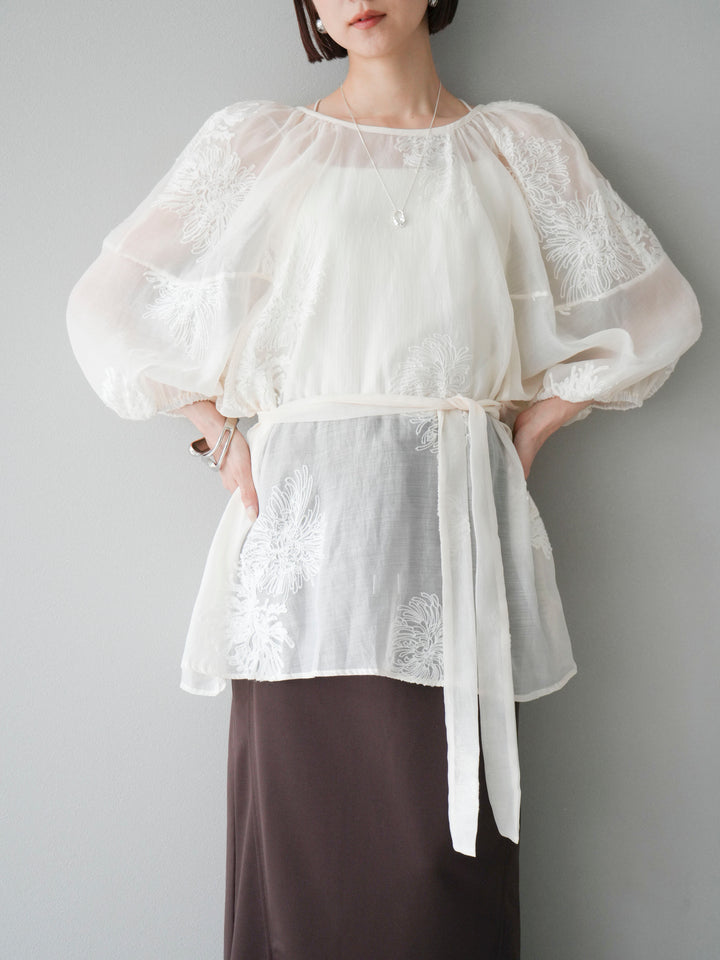 [予約]刺繍シアーバルーンスリーブブラウス/アイボリー